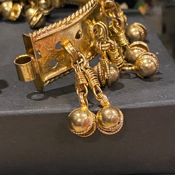 Elegant Gold Tone Bracelet with Dangling Charms - Picture 11 of 11